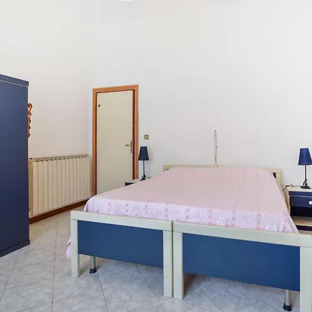 2 Bedroom Awesome In Piano Di Dom wakacyjny *