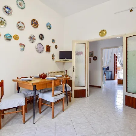 2 Bedroom Awesome In Piano Di * Mommio