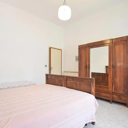 2 Bedroom Awesome In Piano Di Mommio